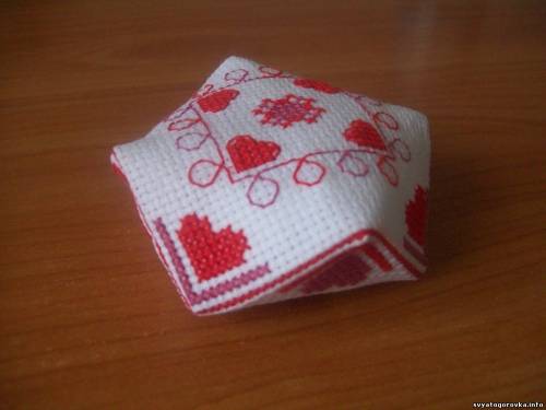 Бискорню бисером