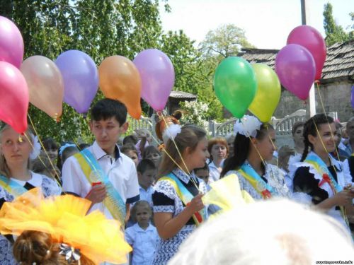 школьники окончили школу