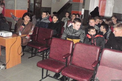 молодежь в клубе